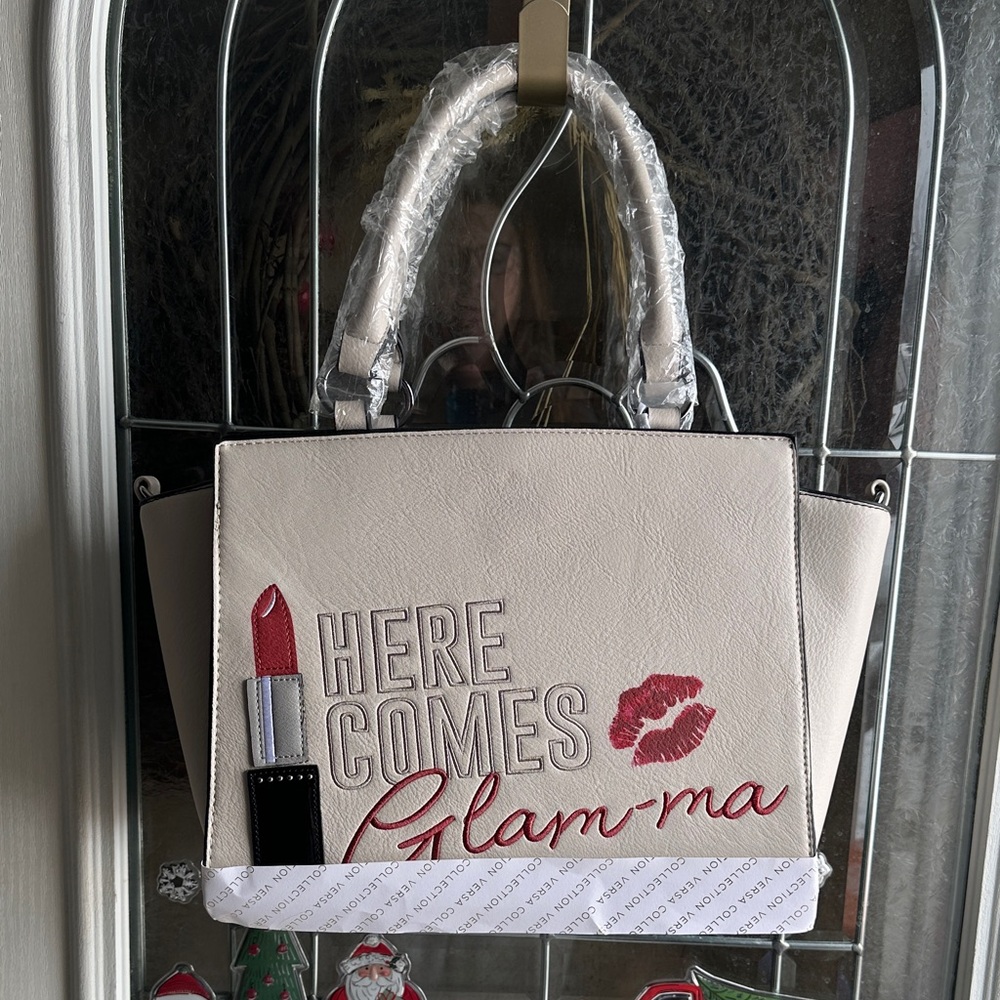 Rare, NEW Magnolia & Vine Versa Cream&Red Statement Tote w/removable cover.